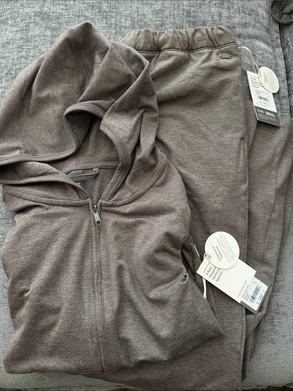 Vuori Halo Performance apparel SET - Hoodie and Pants